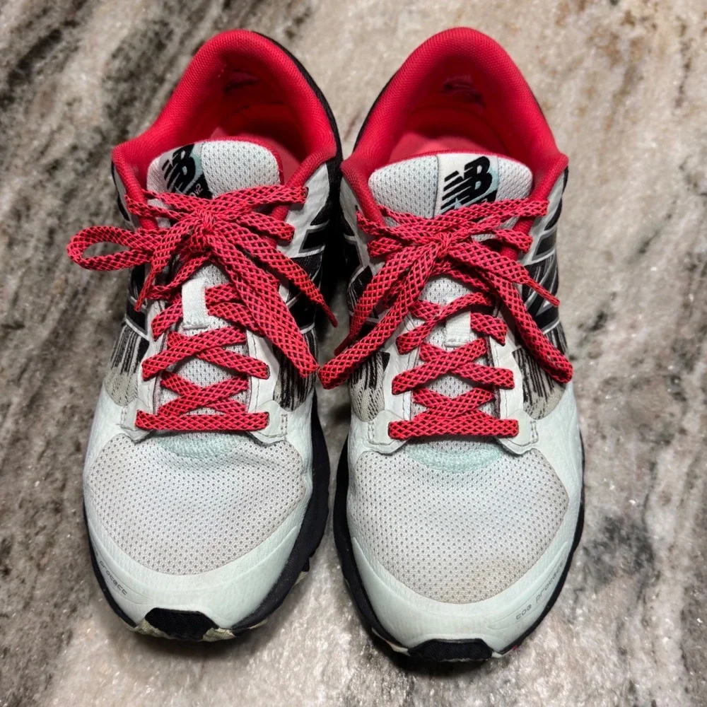 New Balance 690v2 Trail Running Shoes Womens Grey Pink All Terrain Sneakers